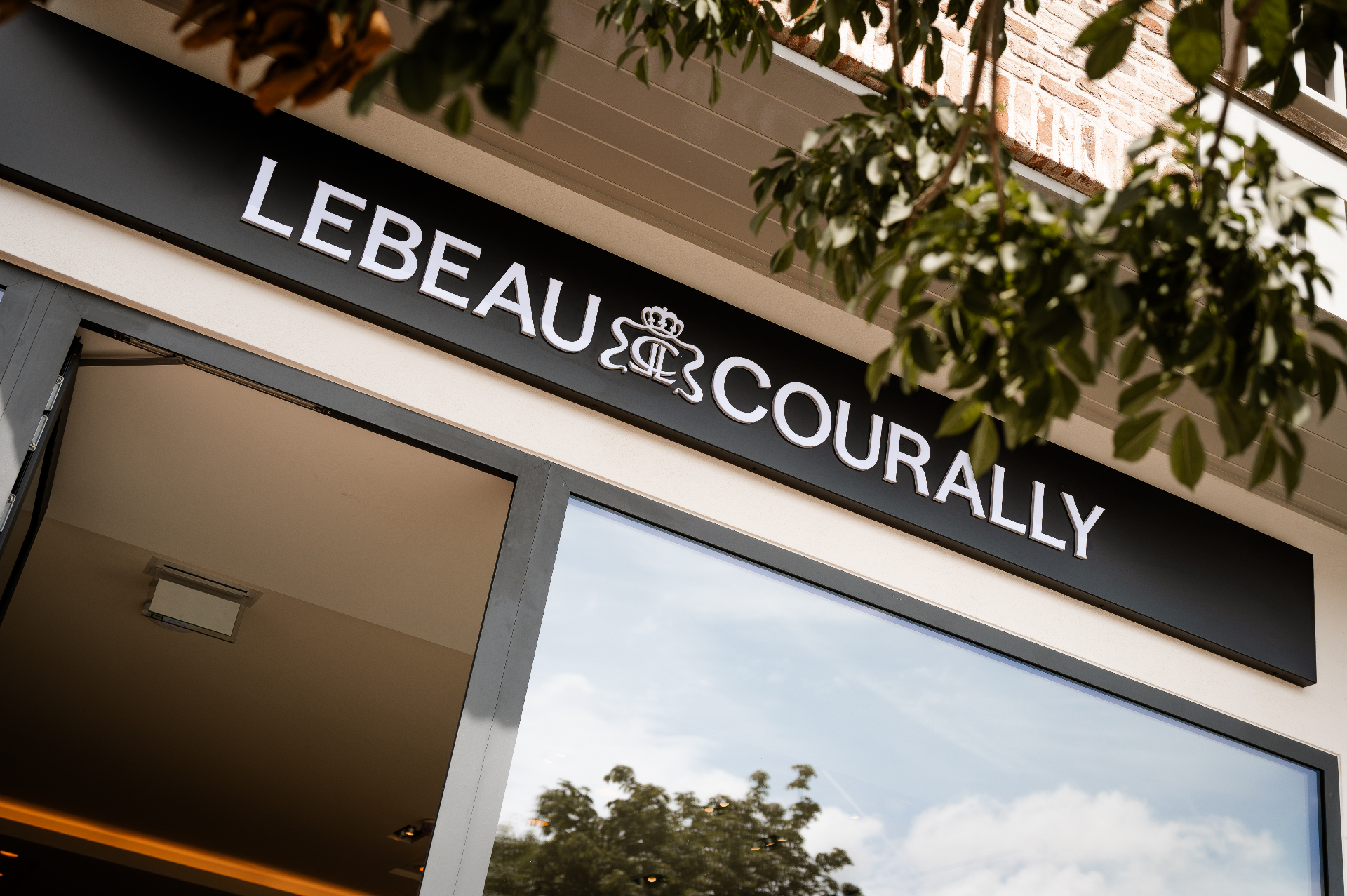 Lebeau Courally boutique in Knokke-Heist — Kustlaan 207, luxe handtassen en horloges